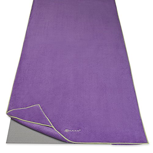 Gaiam Stay Put Yoga-Handtuch Matte Größe Yogamatte Handtuch (passt über Standardgröße Yogamatte – 172 cm L x 61 cm B), Violett von Gaiam