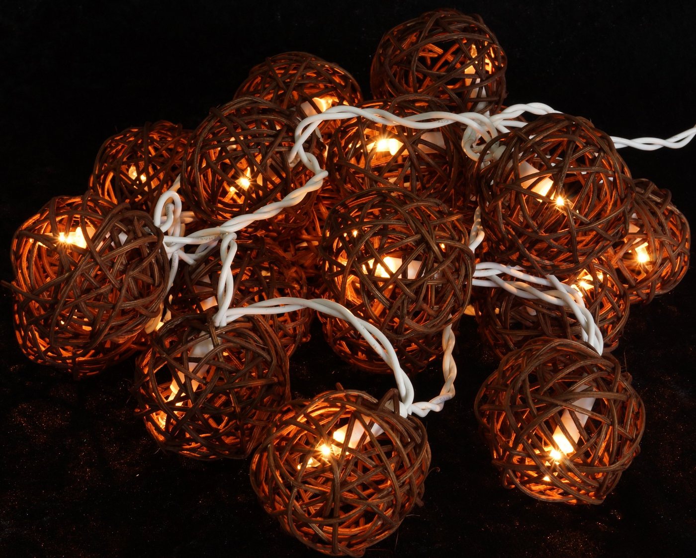 Guru-Shop LED-Lichterkette Rattan Ball LED Kugel Lampion Lichterkette -.. von Guru-Shop