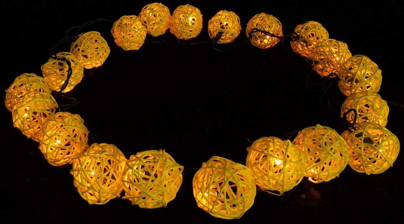 Guru-Shop LED-Lichterkette Rattan Ball LED Kugel Lampion Lichterkette - gelb von Guru-Shop