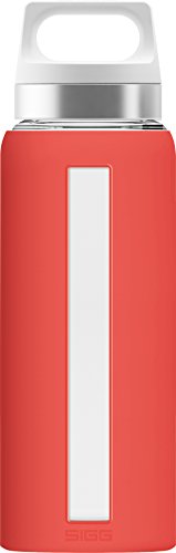 SIGG Dream Scarlet Trinkflasche (0.65 L), schadstofffreie und hitzebeständige Trinkflasche, auslaufsichere Trinkflasche aus Glas mit Silikonhülle von SIGG