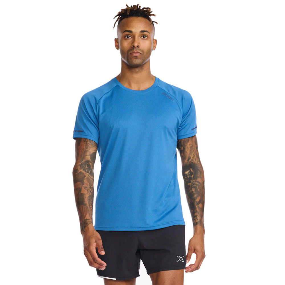 2xu Aero Short Sleeve T-shirt Blau XS Mann 2xu Aero Short Sleeve T-shirt Blau XS Mann von 2xu