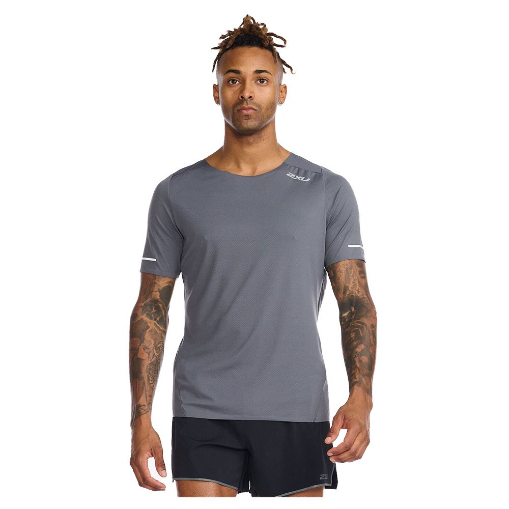 2xu Light Speed Short Sleeve T-shirt Grau XS Mann 2xu Light Speed Short Sleeve T-shirt Grau XS Mann von 2xu