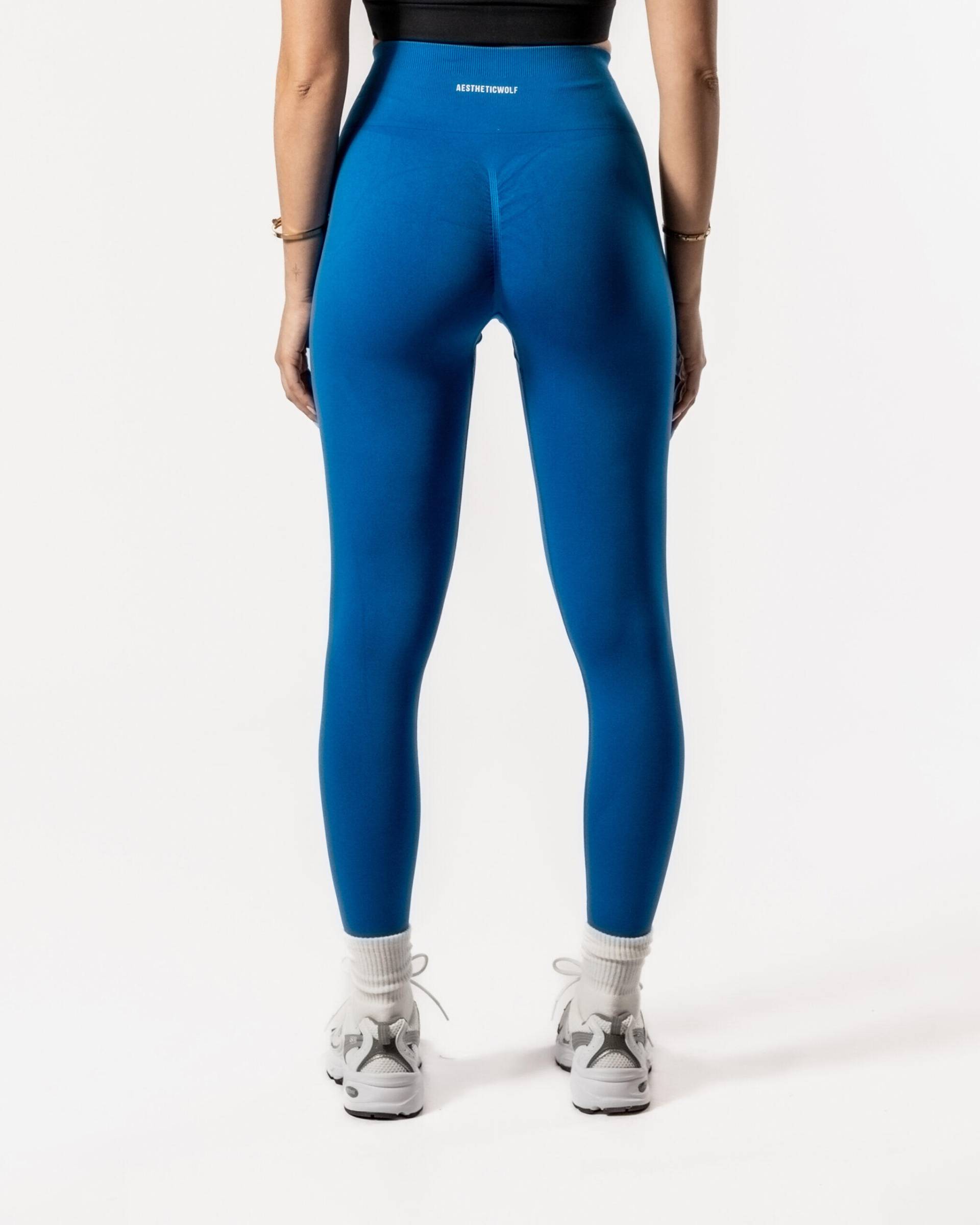 Ultimate Seamless Nahtloze Scrunch Legging Blau von AESTHETIC WOLF