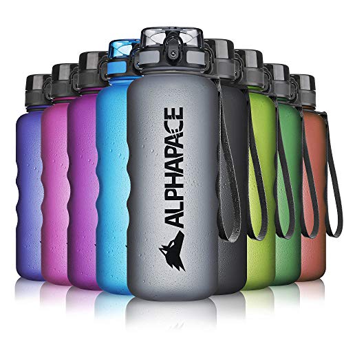 ALPHAPACE Trinkflasche, auslaufsichere 1.500 ml Wasserflasche, BPA-freie Flasche für Sport, Fahrrad & Outdooraktivitäten, Sportflasche mit Fruchteinsatz, in Grau von ALPHAPACE