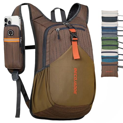 BECOJADDE 15L Wanderrucksack Herren Kleiner Rucksack Damen Leichter Daypack Tagesrucksack Faltbarer Trekkingrucksack für Camping Outdoor Wandern Travel Schokoladenbraun BECOJADDE 15L Wanderrucksack Herren Kleiner Rucksack Damen Leichter Daypack Tagesrucksack Faltbarer Trekkingrucksack für Camping Outdoor Wandern Travel Schokoladenbraun von BECOJADDE