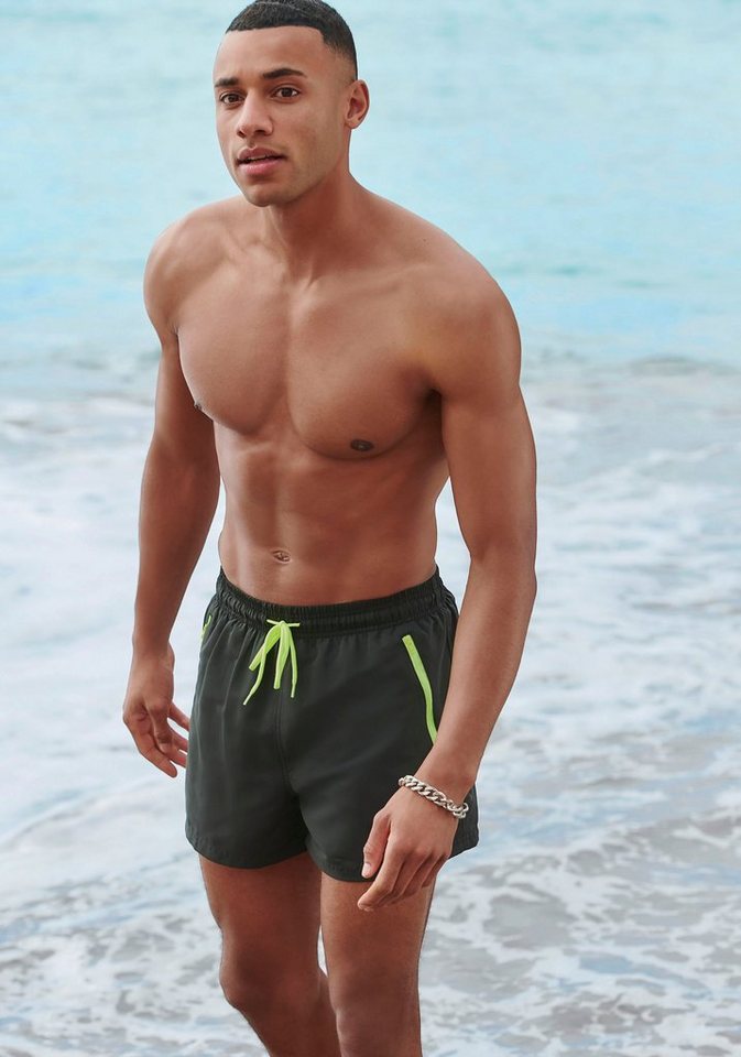Bench. Badeshorts mit Reißverschlusstaschen Bench. Badeshorts mit Reißverschlusstaschen von Bench.