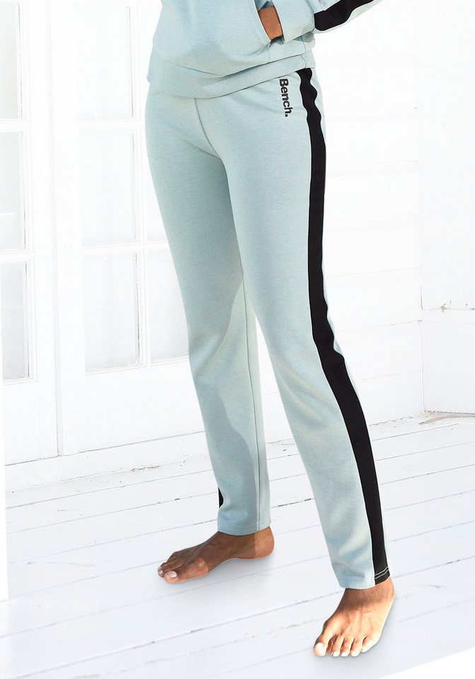 Bench. Loungewear Loungehose mit Seitenstreifen und geradem Bein, Loungeanzug Bench. Loungewear Loungehose mit Seitenstreifen und geradem Bein, Loungeanzug von Bench. Loungewear
