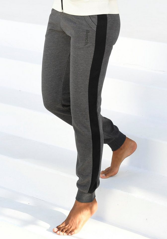 Bench. Loungewear Sweathose mit Seitenstreifen und schmalem Bein, Loungeanzug von Bench. Loungewear