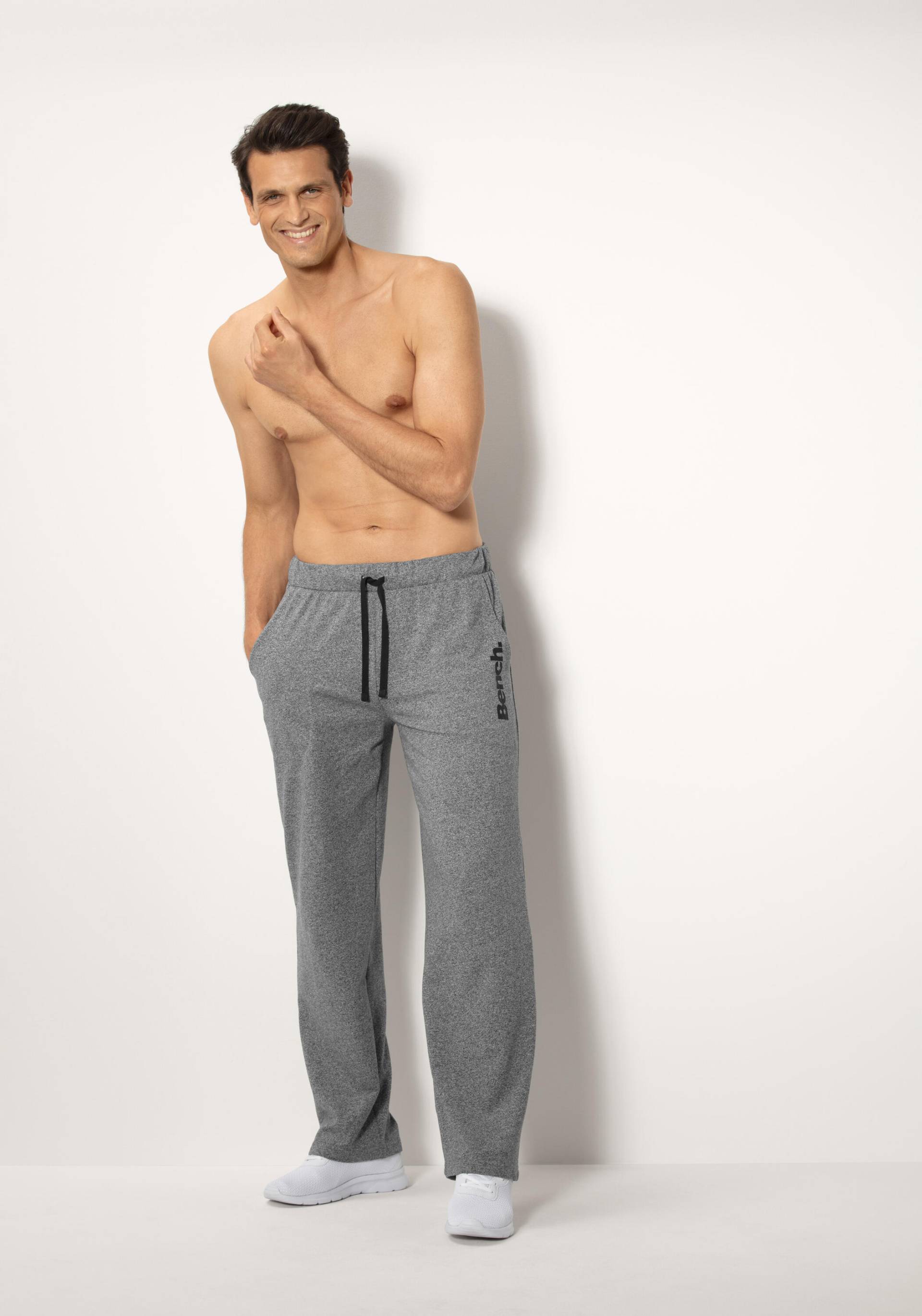 Herren Bench. Relaxhose. mit Bench.-Logodruck -Sweathose von Bench