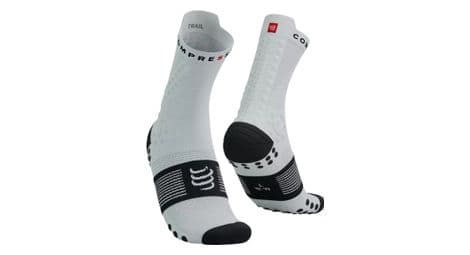 compressport pro racing socks v4 0 trailweis schwarz von Compressport