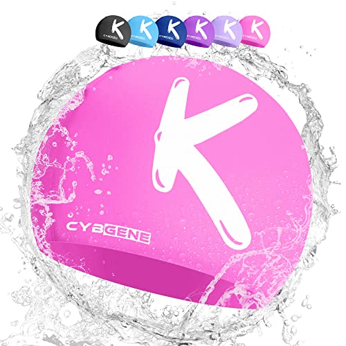 CybGene Silikon Initiale Namen Badekappe für Kinder, Kind Buchstabe Schwimmkappe Bademütze für Kinder Schwimmunterricht-Großer Kopfumfang-Rosa-K von CybGene
