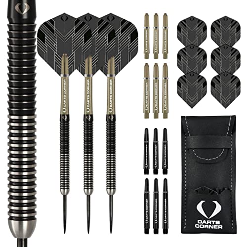 Darts Corner AM0791 BlackFin V2 | 26 g Dart-Set mit Stahlspitze und geraden 90 % Wolfram inkl. 6 Flights, 12 Stielen, Checkout-Karte und Aufbewahrungskoffer, M1, Schwarz von Darts Corner