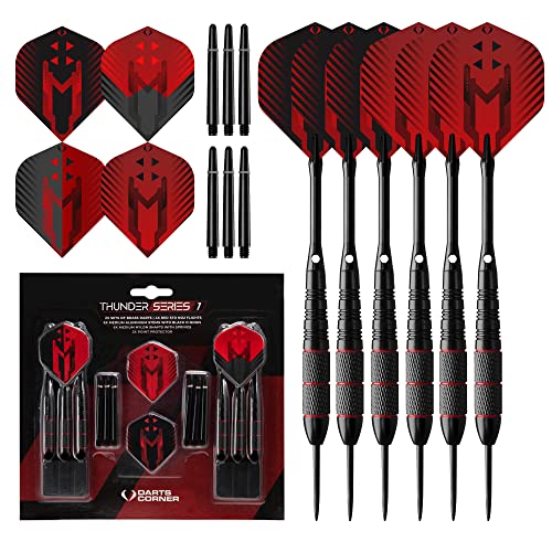 Darts Corner X1065 Thunder | 24-teiliges Dart-Set mit Stahlspitze mit 22 g Barrels, Flights und Aluminiumschäften, Serie 1, schwarz/rot Darts Corner X1065 Thunder | 24-teiliges Dart-Set mit Stahlspitze mit 22 g Barrels, Flights und Aluminiumschäften, Serie 1, schwarz/rot von Darts Corner