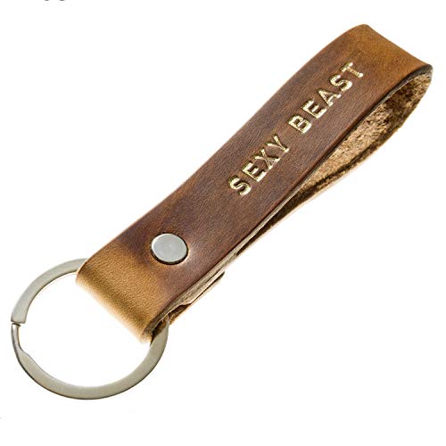 ELBERCRAFT Schlüsselanhänger Leder SEXY BEAST Geschenk für Frauen oder Männer pflanzlich gegerbt braun mit gravur gold 12 cm made in Germany Leather Keychain von ELBERCRAFT