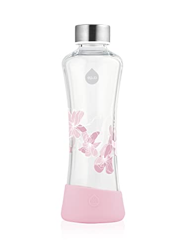 EQUA Glasflasche Magnolia 0,55l Trinkflasche aus Glas 550 ml Sportflasche mit Silikonboden Flasche mit Silikonhülle Designer Trinkflasche für unterwegs und Büro EQUA Glasflasche Magnolia 0,55l Trinkflasche aus Glas 550 ml Sportflasche mit Silikonboden Flasche mit Silikonhülle Designer Trinkflasche für unterwegs und Büro von EQUA