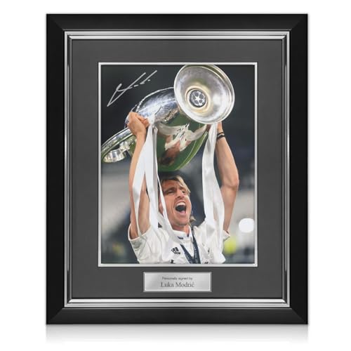 Exclusive Memorabilia Foto von Real Madrid, signiert von Luka Modric. Deluxe-Rahmen von Exclusive Memorabilia