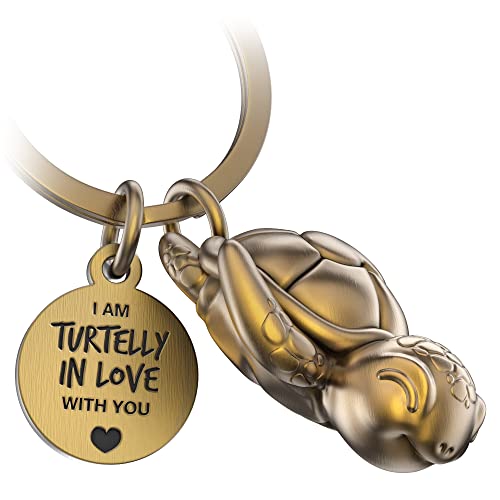 FABACH Schildkröte Schlüsselanhänger Snappy mit Herz und Gravur - Süßer Schildkröten Schlüsselanhänger - Liebe Glücksbringer Schildkröte als Geschenk für Partner - Turtelly in Love von FABACH