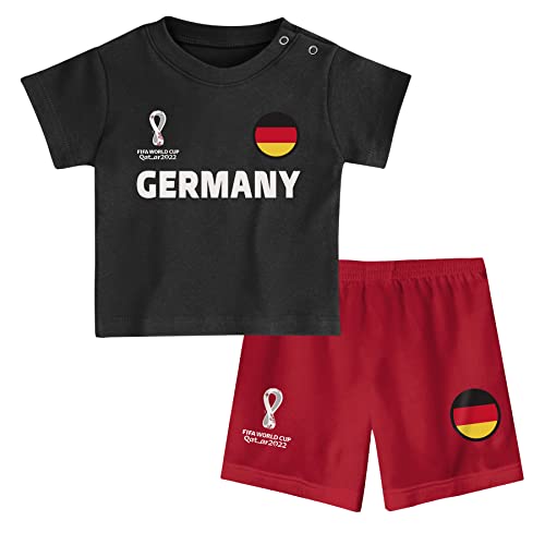 FIFA Unisex Kinder, Black Kids Official World Cup 2022 & -Germany Away Country Tee Shorts Set, Red, Medium Age 3 UK von FIFA