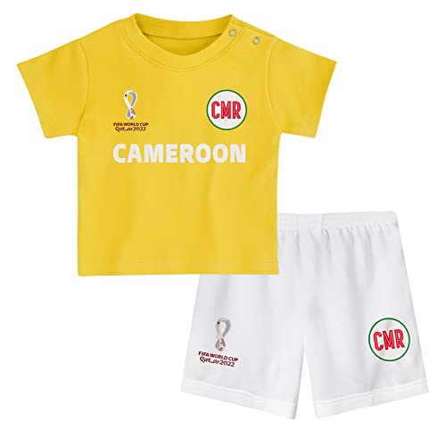 FIFA Kinder Offizielles World Cup 2022 T-Shirt und Shorts – Kamerun – Auswärts Country Tee & Shorts Set, gelb, 24 Months von FIFA
