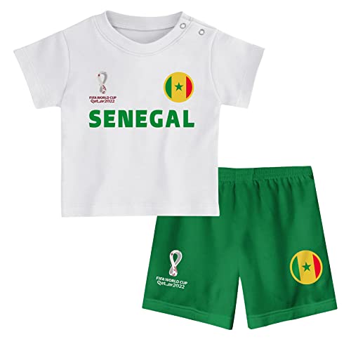 FIFA Kinder Offizielles World Cup 2022 T-Shirt und Shorts – Senegal – Auswärts Country Tee & Shorts Set, Weiß, 18 Months FIFA Kinder Offizielles World Cup 2022 T-Shirt und Shorts – Senegal – Auswärts Country Tee & Shorts Set, Weiß, 18 Months von FIFA