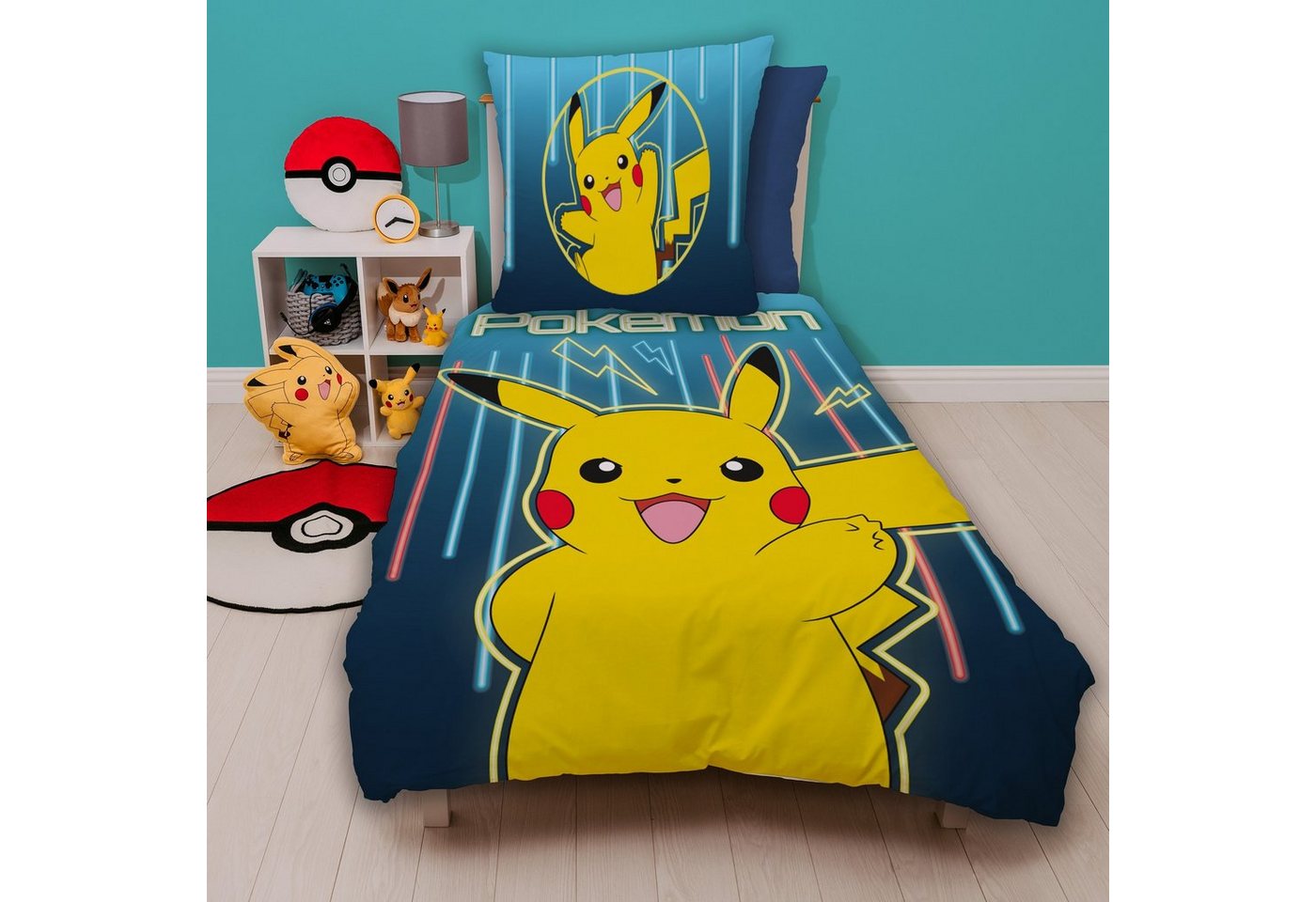 Familando Kinderbettwäsche Pokemon "Glow" 135x200 80x80 cm aus 100% Baumwolle mit Reißverschluss, Renforcé, 2 teilig, mit Pikachu und Pokebällen Familando Kinderbettwäsche Pokemon "Glow" 135x200 80x80 cm aus 100% Baumwolle mit Reißverschluss, Renforcé, 2 teilig, mit Pikachu und Pokebällen von Familando