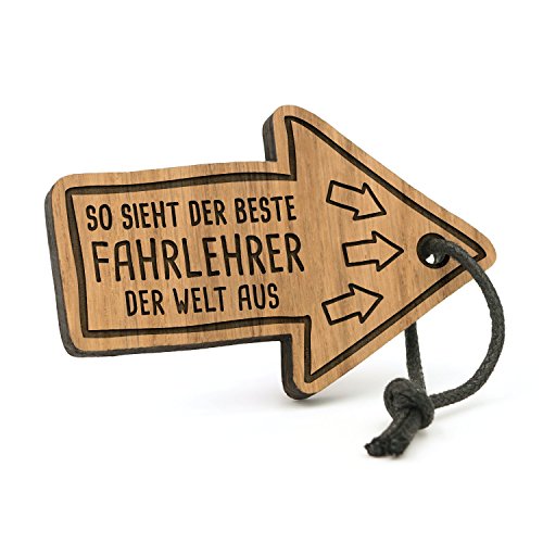 Fashionalarm Schlüsselanhänger So Sieht der Beste Fahrlehrer aus | Pfeil aus Holz mit Gravur | Geschenk Idee Fahrschullehrer Fahrschule Beruf von Fashionalarm