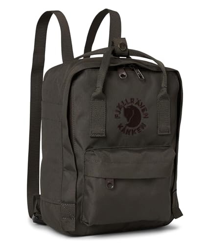 Fjällräven F23549 Re-Kånken Mini Rucksack, grün (Dark Olive), 13 x 20 x 29 cm, 7 L Fjällräven F23549 Re-Kånken Mini Rucksack, grün (Dark Olive), 13 x 20 x 29 cm, 7 L von Fjällräven
