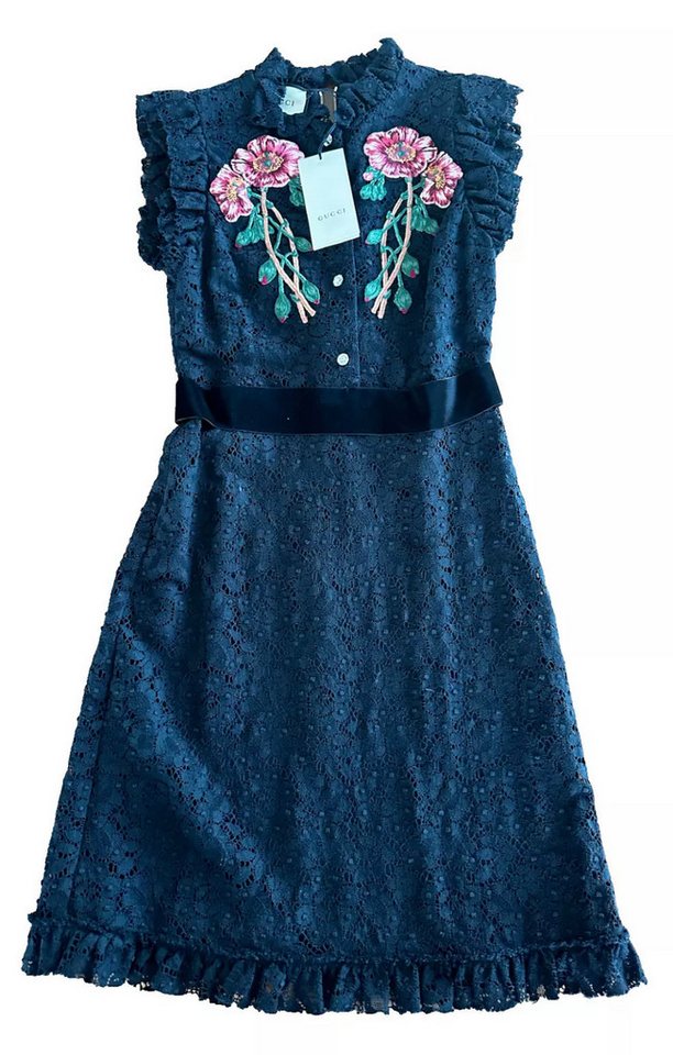 GUCCI Midikleid Ball Kleid aus hochwertiger Spitze und mit floralen Stickereien Hochwertige Spitze mit Samtband, Rüschen an Kragen GUCCI Midikleid Ball Kleid aus hochwertiger Spitze und mit floralen Stickereien Hochwertige Spitze mit Samtband, Rüschen an Kragen von GUCCI