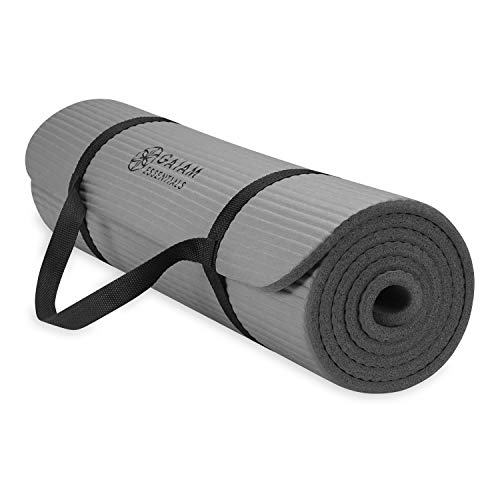 Gaiam Essentials, dicke Yogamatte, Fitness- und Trainingsmatte mit leicht zu verwendendem Yogamatten-Tragegurt, 183 cm L x 61 cm B x 1 cm dick, Grau Gaiam Essentials, dicke Yogamatte, Fitness- und Trainingsmatte mit leicht zu verwendendem Yogamatten-Tragegurt, 183 cm L x 61 cm B x 1 cm dick, Grau von Gaiam