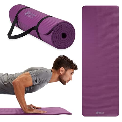 Gaiam Essentials, dicke Yogamatte, Fitness- und Trainingsmatte mit leicht zu verwendendem Yogamatten-Tragegurt, 183 cm L x 61 cm B x 1 cm dick, Lila Gaiam Essentials, dicke Yogamatte, Fitness- und Trainingsmatte mit leicht zu verwendendem Yogamatten-Tragegurt, 183 cm L x 61 cm B x 1 cm dick, Lila von Gaiam