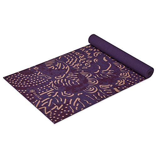 Gaiam Yoga Mat Classic Print Non Slip Exercise & Fitness Mat for All Types of Yoga, Pilates & Floor Workouts, Mulberry Cluster, 4mm von Gaiam