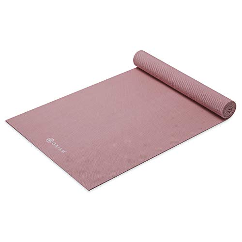 Gaiam Yoga-Matte – einfarbige Übungs- und Fitness-Matte für alle Arten von Yoga, Pilates und Boden-Workouts (68" x 24" x 4 mm oder 6 mm dick), Platzset, Yoga, Fliederfarben, 68" L x 24" W x 6mm Thick von Gaiam