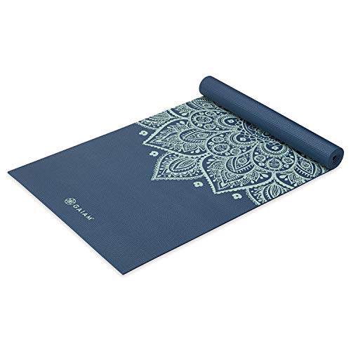 Gaiam Yogamatte, Premium-Druck, rutschfeste Trainings- und Fitnessmatte für alle Arten von Yoga, Pilates und Bodentraining, Indigo-Sonnenuhr, 5 mm Gaiam Yogamatte, Premium-Druck, rutschfeste Trainings- und Fitnessmatte für alle Arten von Yoga, Pilates und Bodentraining, Indigo-Sonnenuhr, 5 mm von Gaiam