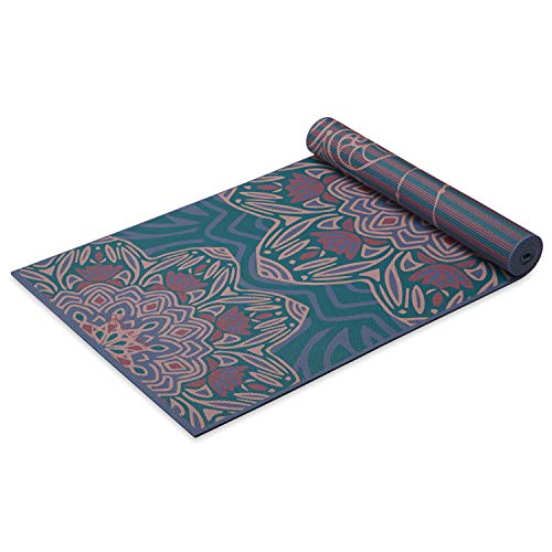 Gaiam Yogamatte, Premium-Druck, wendbar, extra dick, rutschfeste Übungs- und Fitnessmatte für alle Arten von Yoga, Pilates und Bodentraining, Jade-Gruß, 6 mm Gaiam Yogamatte, Premium-Druck, wendbar, extra dick, rutschfeste Übungs- und Fitnessmatte für alle Arten von Yoga, Pilates und Bodentraining, Jade-Gruß, 6 mm von Gaiam