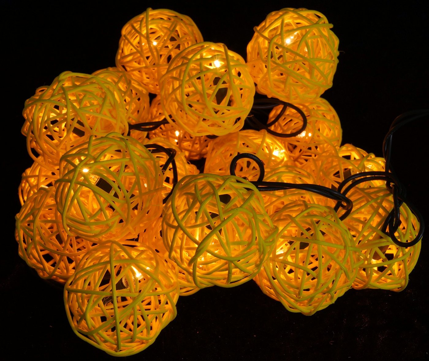 Guru-Shop LED-Lichterkette Rattan Ball LED Kugel Lampion Lichterkette - gelb von Guru-Shop