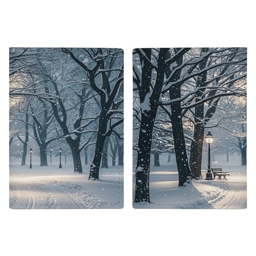 Reisepasshülle für den Winter, Schnee im Park, Reisepasshülle, PU, Reisepasshülle, Brieftasche, Reisepasshülle, Uni, Stil, Stil:, 20.3x13.8cm von JTKBNVM