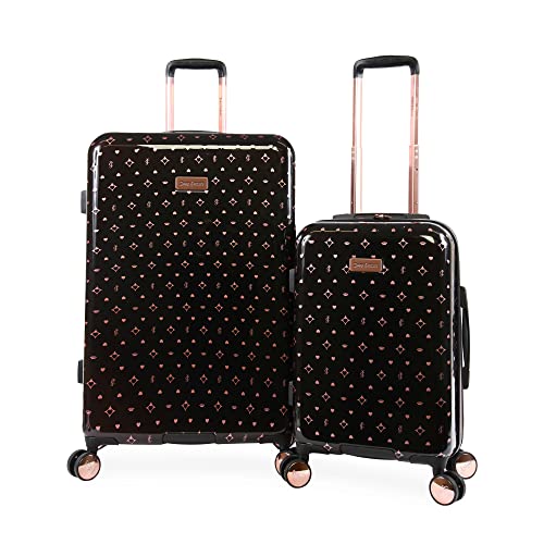 Juicy Couture Arwen Spinner Damen-Gepäck, Schwarz/Roségold, 2-teiliges Set, Schwarz/Rotgold, 2pc Set, Arwen 2-teiliges Spinner-Gepäck-Set Juicy Couture Arwen Spinner Damen-Gepäck, Schwarz/Roségold, 2-teiliges Set, Schwarz/Rotgold, 2pc Set, Arwen 2-teiliges Spinner-Gepäck-Set von Juicy Couture