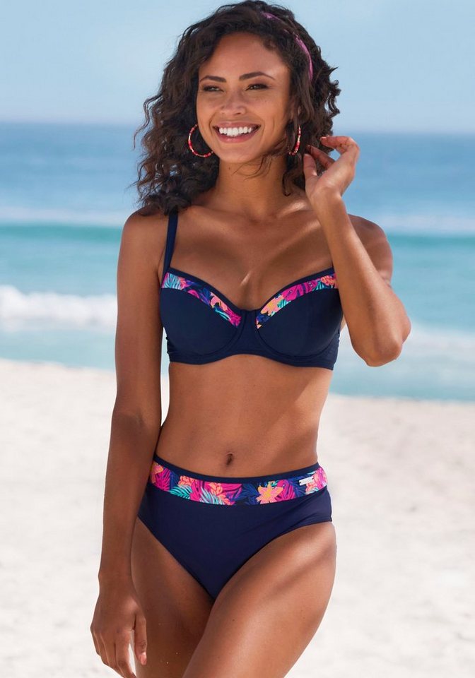 LASCANA Bügel-Bikini-Top Exotic, mit bedruckter Blende an den Cups LASCANA Bügel-Bikini-Top Exotic, mit bedruckter Blende an den Cups von LASCANA