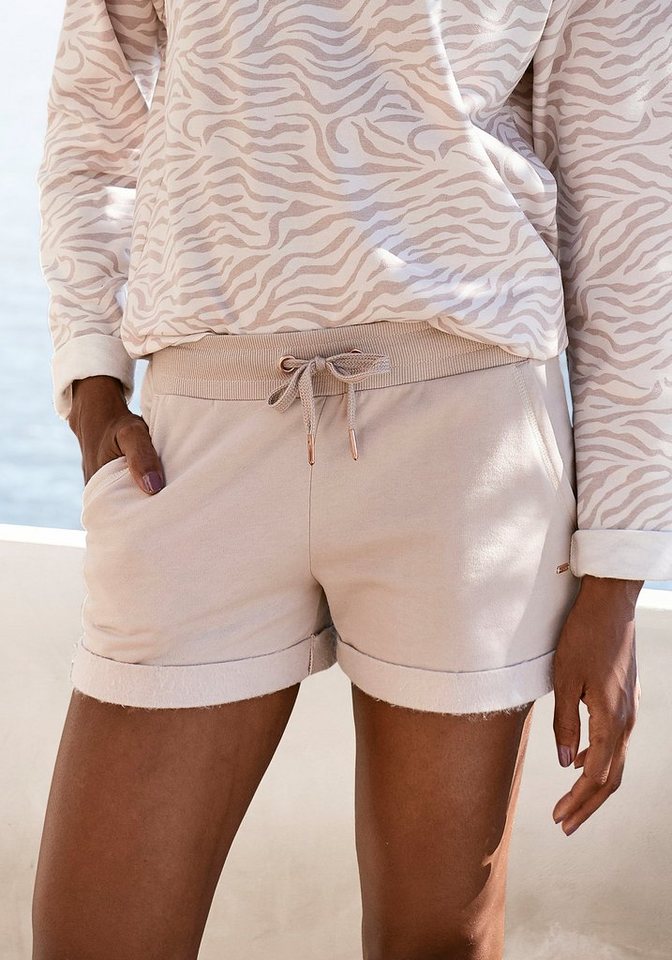 LASCANA Shorts mit Rippbündchen und Umschlagsaum LASCANA Shorts mit Rippbündchen und Umschlagsaum von LASCANA