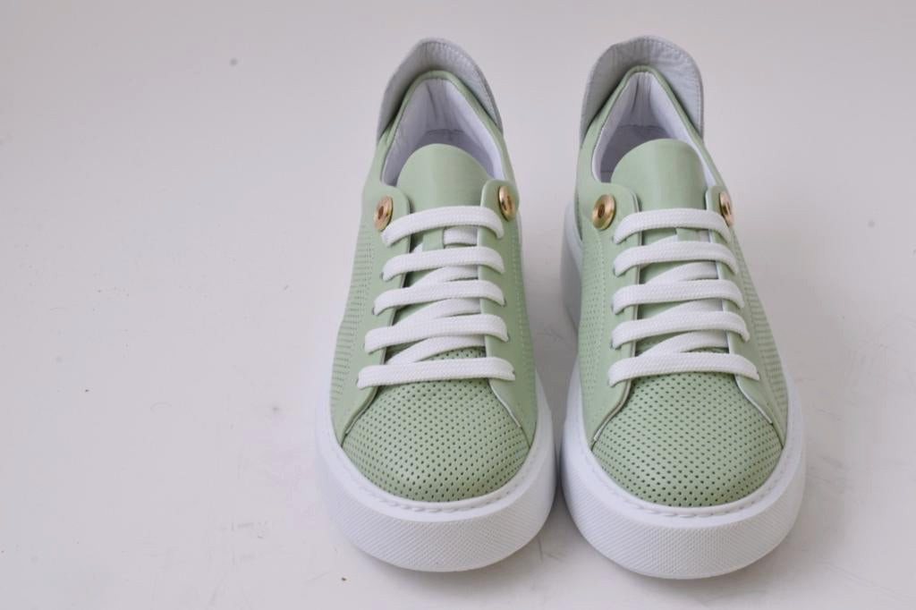 LaMarta Damen Sneaker in Hellgrün mit Schnürsenkeln und dicker Sohle Sneaker LaMarta Damen Sneaker in Hellgrün mit Schnürsenkeln und dicker Sohle Sneaker von LaMarta