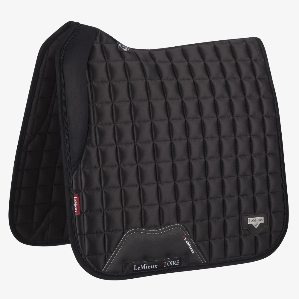 LeMieux Loire Memory Satin Dressur Schabracke LeMieux Loire Memory Satin Dressur Schabracke von LeMieux