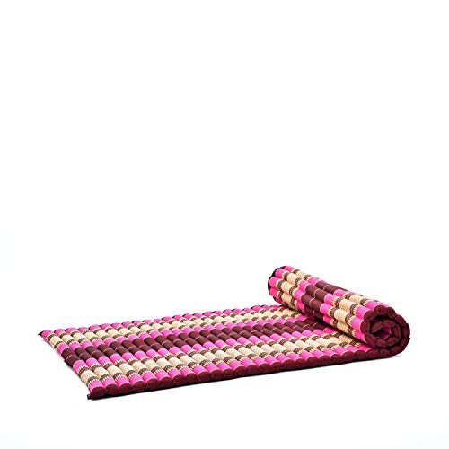 Leewadee Kapok Rollmatte – Handgefertigte Schlaf- & Relax Faltmatte aus Thailand, vielseitig als Gästebett, Campingmatte, Yogamatte oder Futon nutzbar, 190 x 100 cm, Rotbraun Pink Leewadee Kapok Rollmatte – Handgefertigte Schlaf- & Relax Faltmatte aus Thailand, vielseitig als Gästebett, Campingmatte, Yogamatte oder Futon nutzbar, 190 x 100 cm, Rotbraun Pink von Leewadee