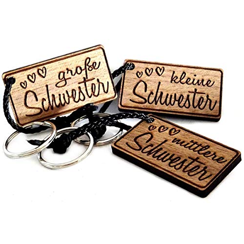 Lieblingsmensch 3er Set Schlüsselanhänger aus Holz: Kleine, Mittlere & Große Schwester Lieblingsmensch 3er Set Schlüsselanhänger aus Holz: Kleine, Mittlere & Große Schwester von Lieblingsmensch