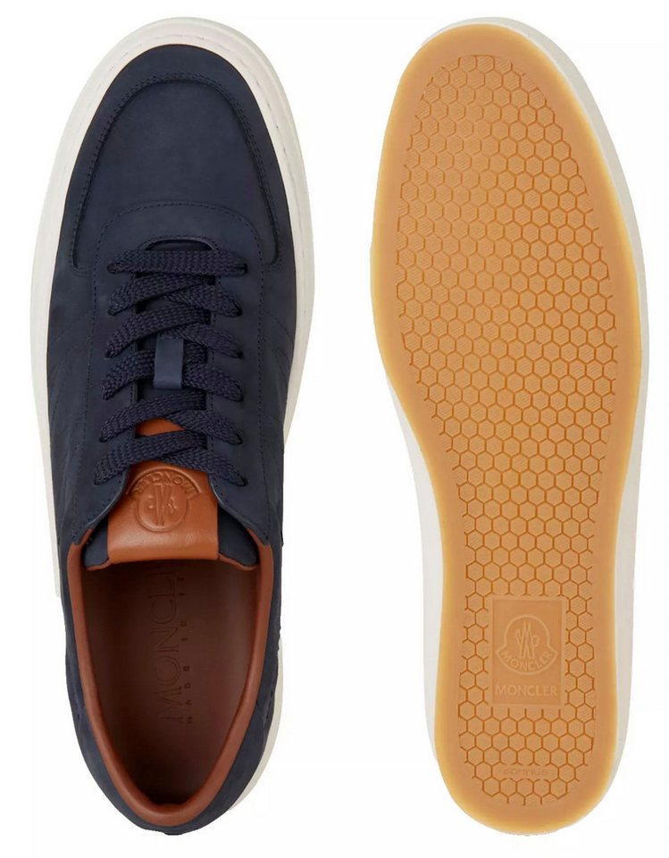 MONCLER Monclub Low Top Nubukleder Schuhe Sneaker Gepolsterter Schaftrand, strukturierte Laufsohle, Logo-Branding MONCLER Monclub Low Top Nubukleder Schuhe Sneaker Gepolsterter Schaftrand, strukturierte Laufsohle, Logo-Branding von MONCLER