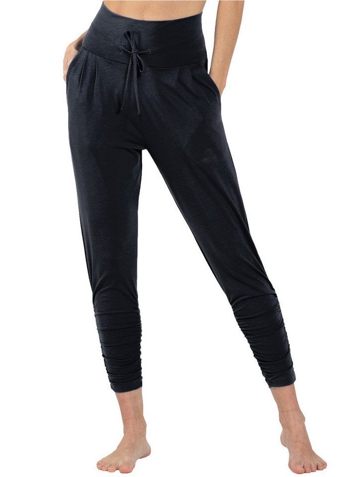 Magadi Yogahose Francis aus weichem Naturmaterial mit Taschen Magadi Yogahose Francis aus weichem Naturmaterial mit Taschen von Magadi