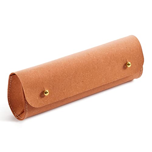 Miquelrius - Federmäppchen aus recyceltem Material mit Nieten, 1 Fach, Größe 200 x 65 x 43 mm, Kollektion Just Black, Braun, braun, Federmäppchen aus recyceltem Material mit Nieten Miquelrius - Federmäppchen aus recyceltem Material mit Nieten, 1 Fach, Größe 200 x 65 x 43 mm, Kollektion Just Black, Braun, braun, Federmäppchen aus recyceltem Material mit Nieten von Miquelrius