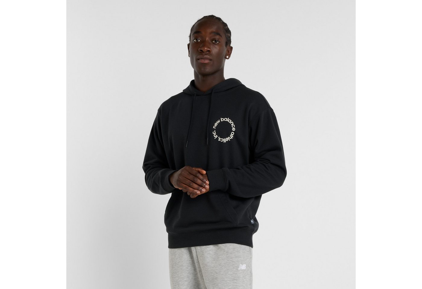 New Balance Kapuzensweatshirt Circularogo Hoodie TIMBERWOLF New Balance Kapuzensweatshirt Circularogo Hoodie TIMBERWOLF von New Balance