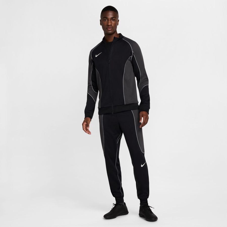Nike Trainingsanzug Strike + - Schwarz/Grau/Photon Dust Nike Trainingsanzug Strike + - Schwarz/Grau/Photon Dust von Nike