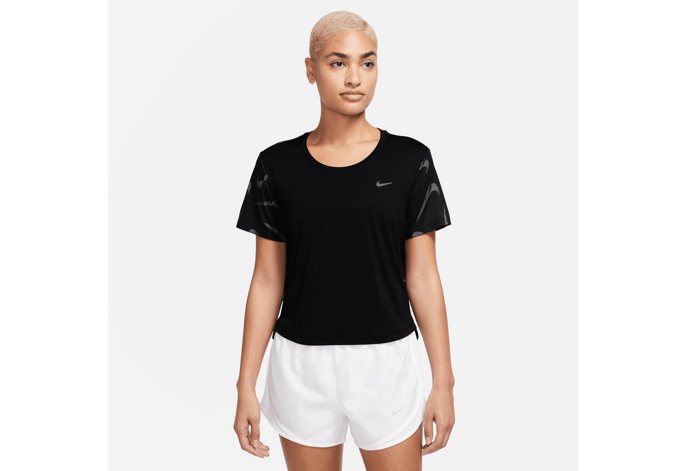 Nike Laufshirt SWOOSH DRI-FIT WOMEN'S PRINTED SHORT-SLEEVE CROP TOP Nike Laufshirt SWOOSH DRI-FIT WOMEN'S PRINTED SHORT-SLEEVE CROP TOP von Nike