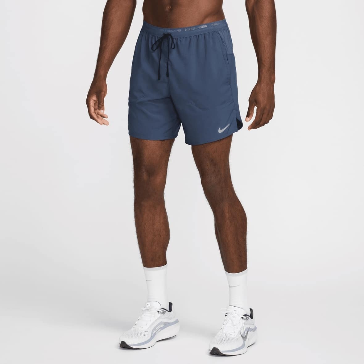 Nike M NK Dri-Fit Stride 2in1 Short 7in Herren Laufshorts (Blau XL) Laufbekleidung von Nike